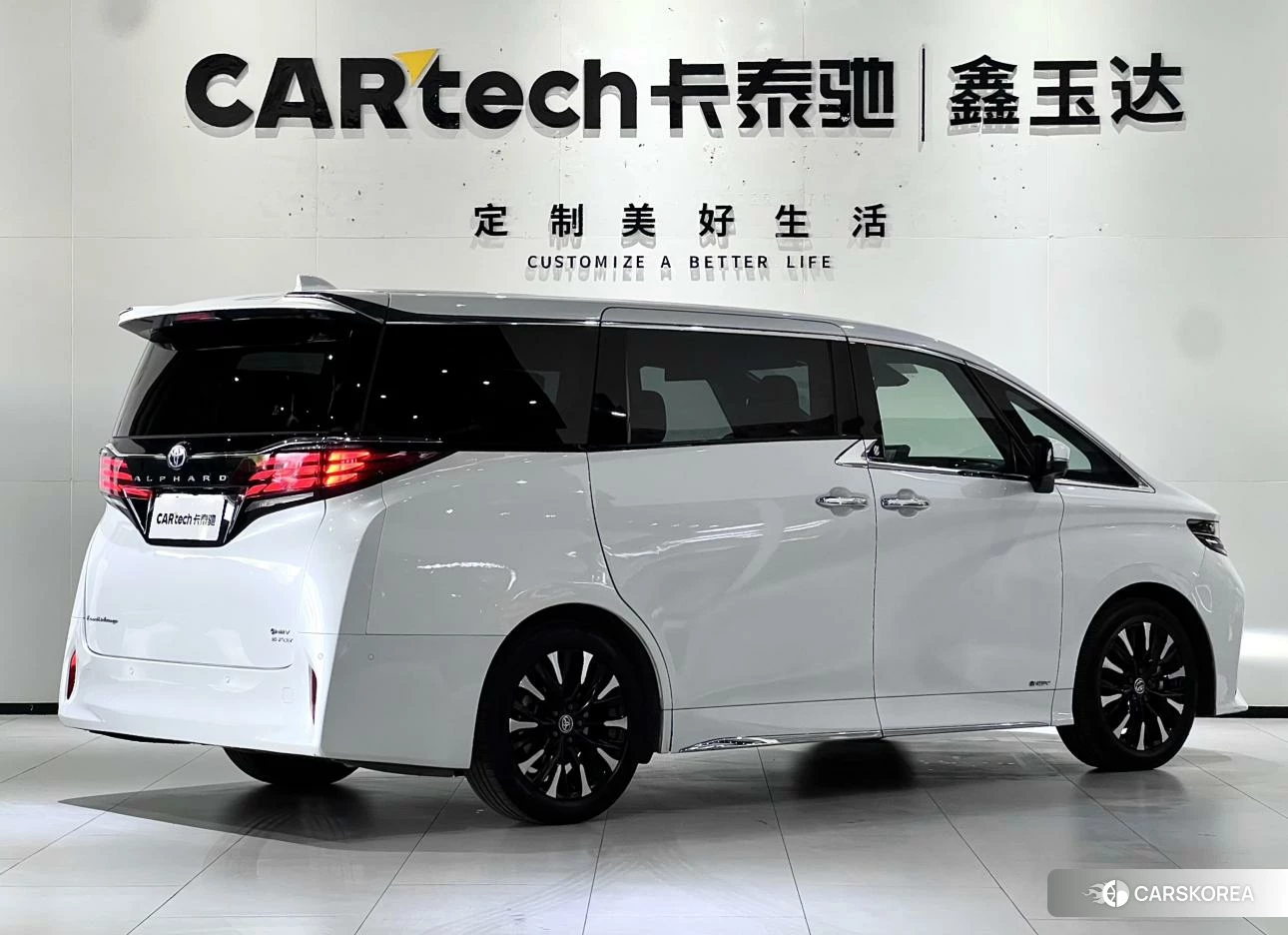 Toyota Elfa 2023 Белый из Китая