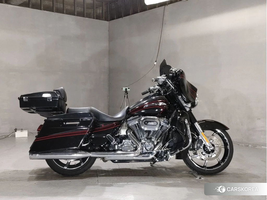 Проданный Harley-Davidson Street Glide FLHXSE1800 CVO 2011 из Японии, фото 2