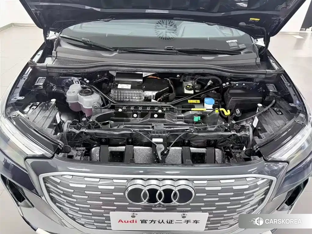 Audi Q4 2025 Silver/gray из Китая