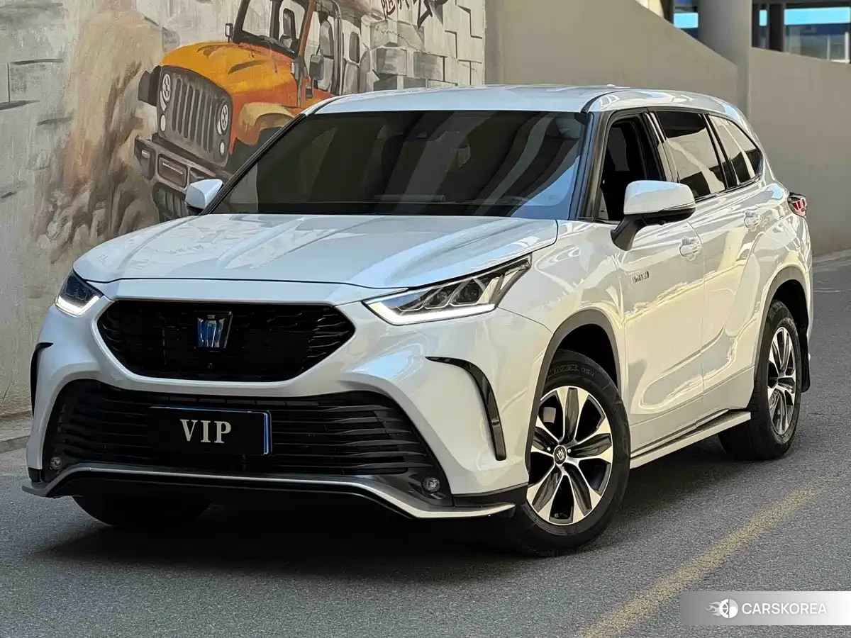 Toyota Crown Lufang 2024 Белый из Китая