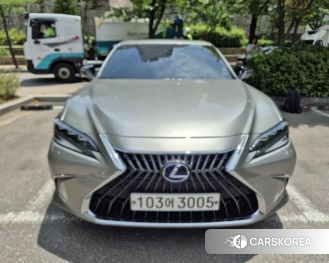 Lexus ES300h 7th generation 2022 Песочный из Кореи