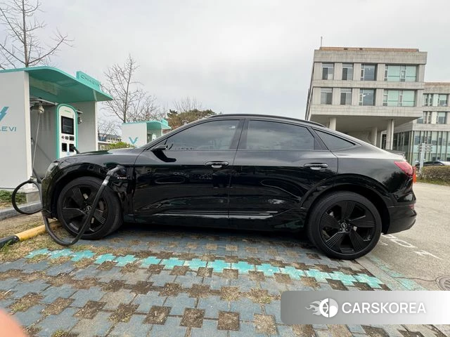 Audi e-Tron 2021 Черный из Кореи