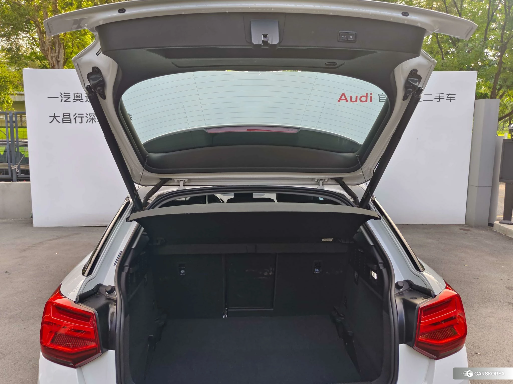 Audi Q2L 2021 Белый из Китая