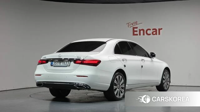 Mercedes-Benz E-Class W213 2023 Белый из Кореи