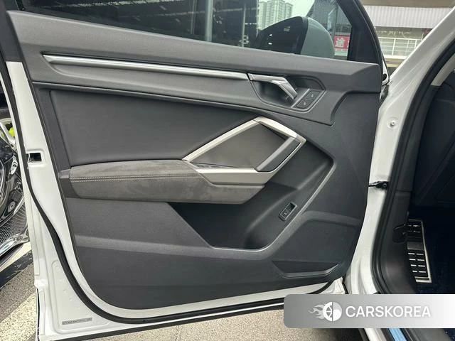 Audi Q3 2022 Белый из Китая