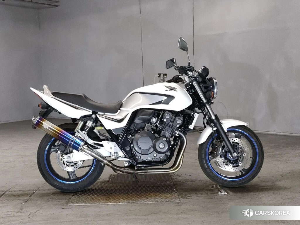 Проданный Honda CB400SF 2011 из Японии