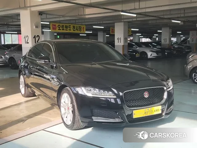 Jaguar XF (X260) 2019 Черный из Кореи