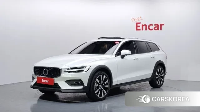Volvo V60 Cross-Country 2nd Generation 2024 Белый из Кореи