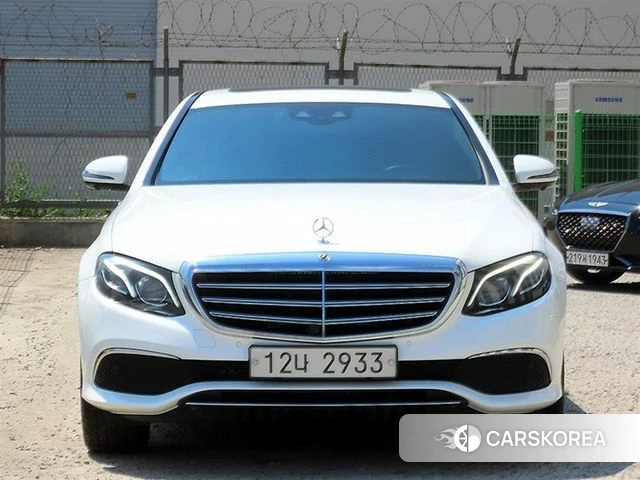 Mercedes-Benz E-Class W213 2018 Белый из Кореи