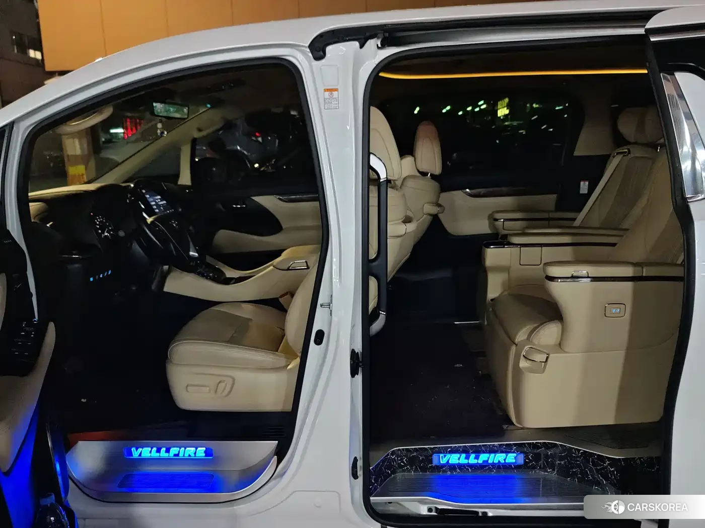 Toyota Vellfire 2022 Белый из Китая