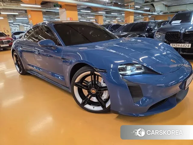 Porsche Taycan 2024 Небесно-голубой из Кореи