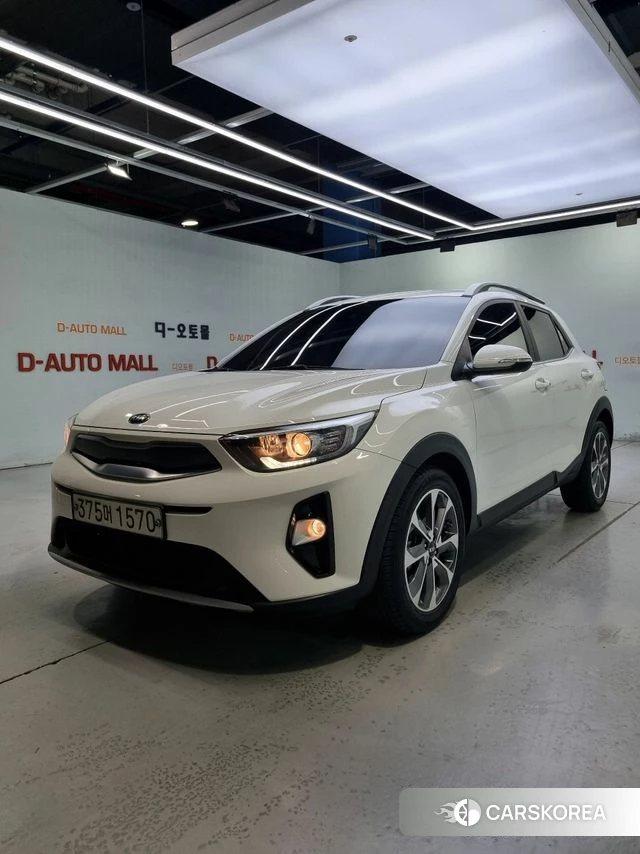 Kia Stonic 2019 Белый из Кореи