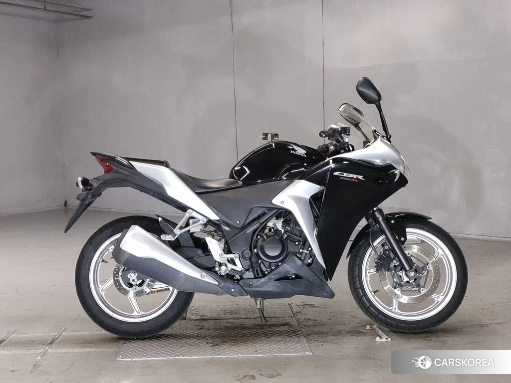 Проданный Honda CBR250R 2011 из Японии, фото 2