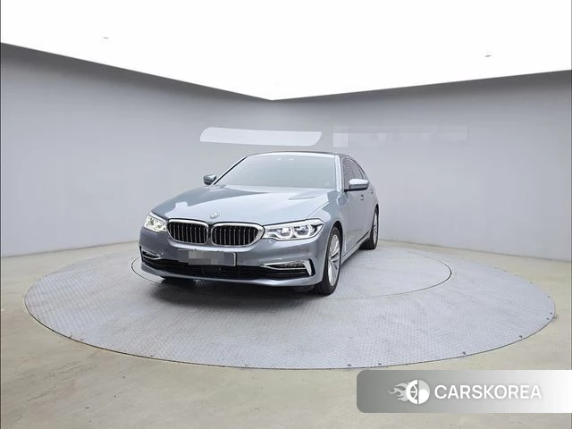 BMW 5 Series (G30) 2019 Серебристо-серый из Кореи