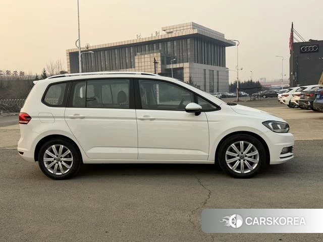Volkswagen Touran L 2021 Белый из Китая