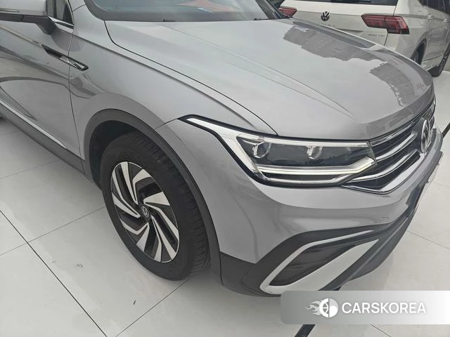 Volkswagen Tiguan L 2022 Серебристо-серый из Китая
