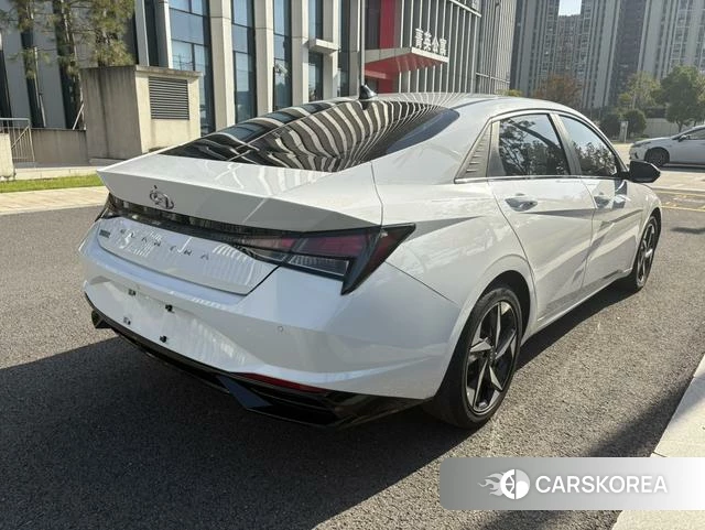 Hyundai Elantra 2021 Белый из Китая