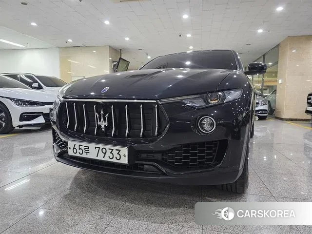 Maserati Levante 2018 Черный из Кореи