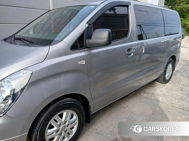 Hyundai Grand Starex 2018 Серебристо-серый из Кореи