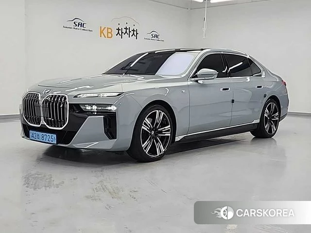BMW i7 (G70) 2025 Серебристо-серый из Кореи