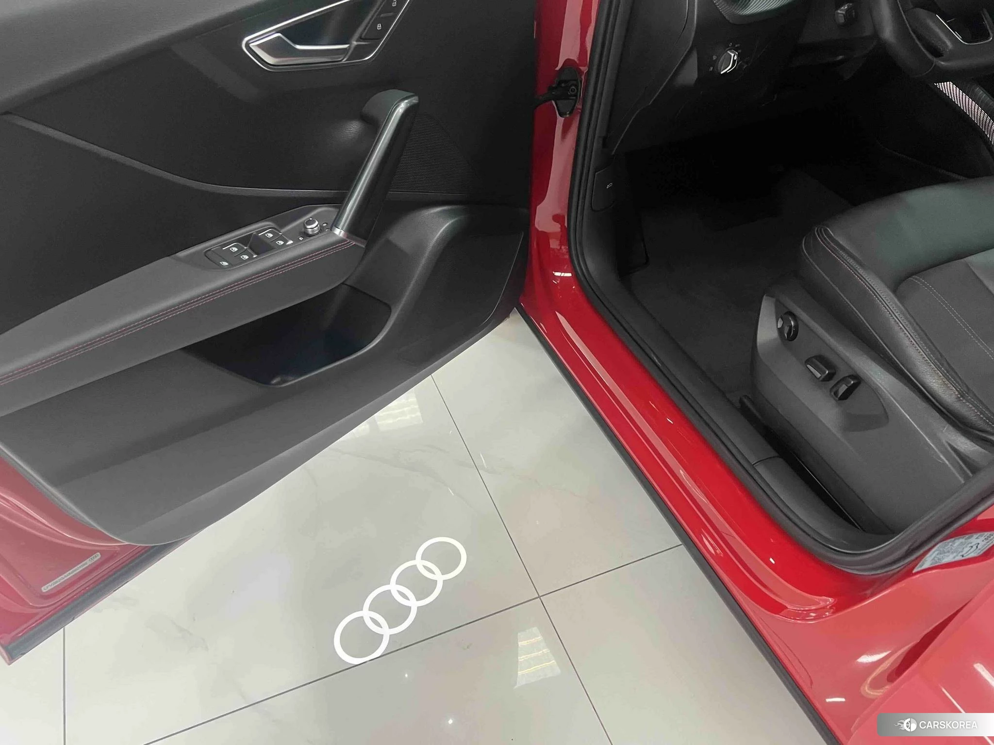 Audi Q2L 2021 Красный из Китая
