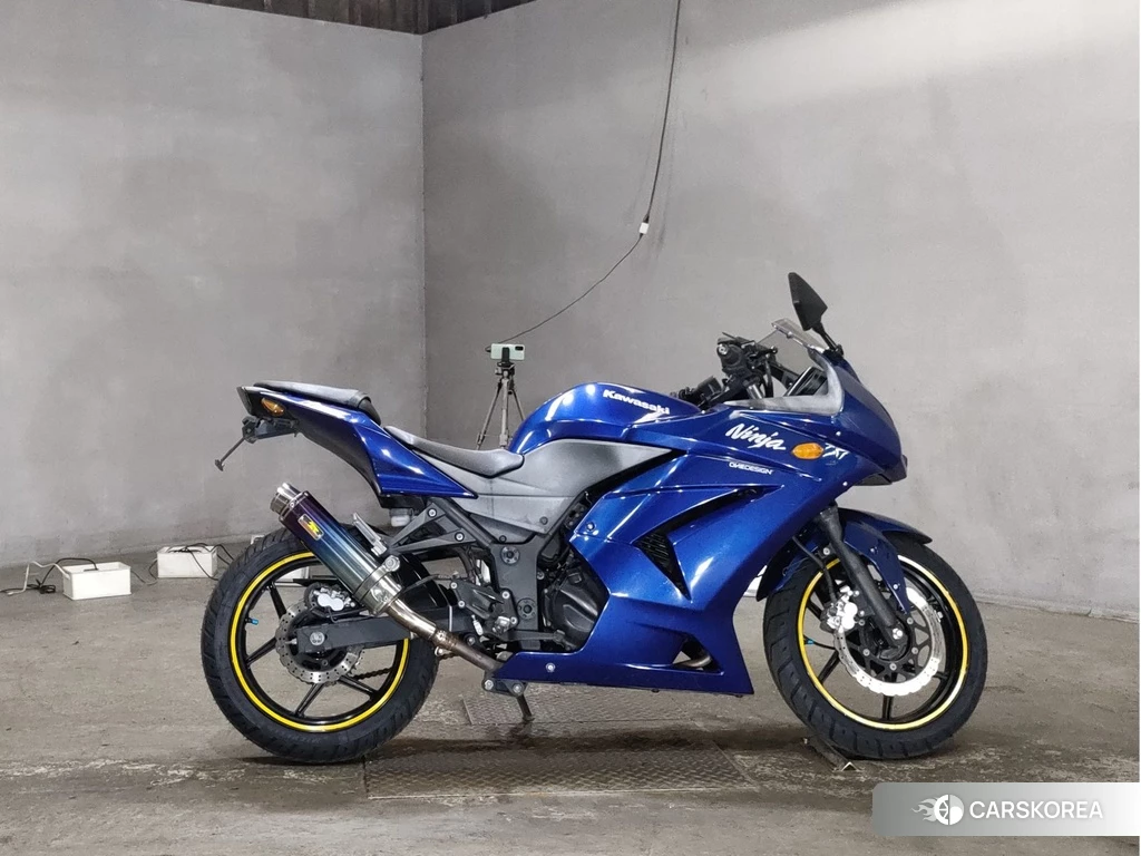 Проданный Kawasaki NINJA 250R 2011 из Японии