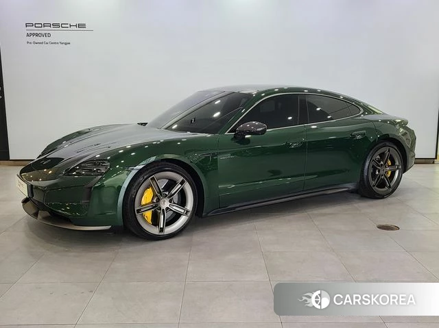 Porsche Taycan 2024 Темно-зеленый из Кореи