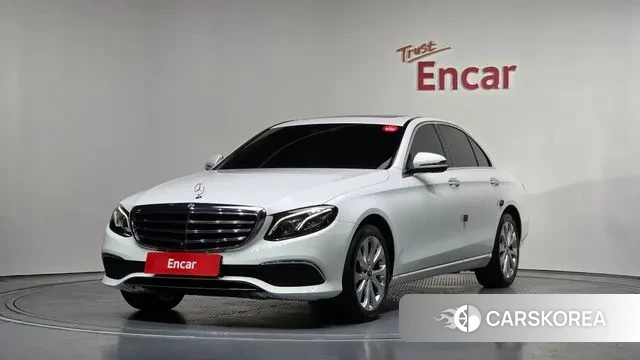 Mercedes-Benz E-Class W213 2018 Белый из Кореи