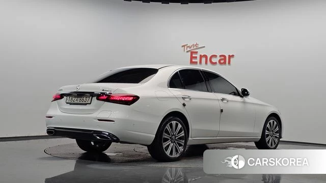 Mercedes-Benz E-Class W213 2022 Белый из Кореи