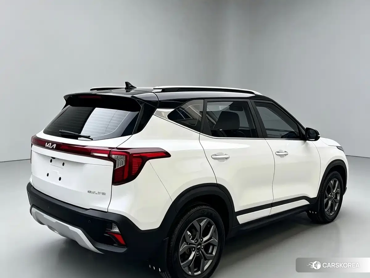 Kia Seltos 2023 Белый из Китая