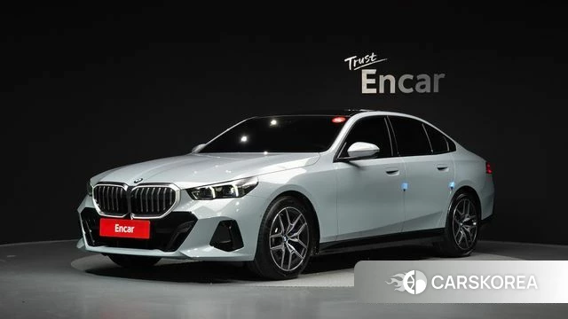 BMW 5 Series (G60) 2026 Цвет галактики из Кореи