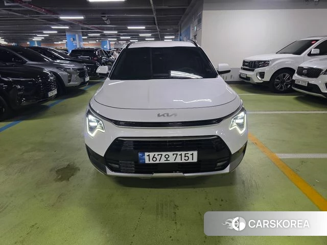 Kia Di Ol Nu Niro 2023 Белый из Кореи