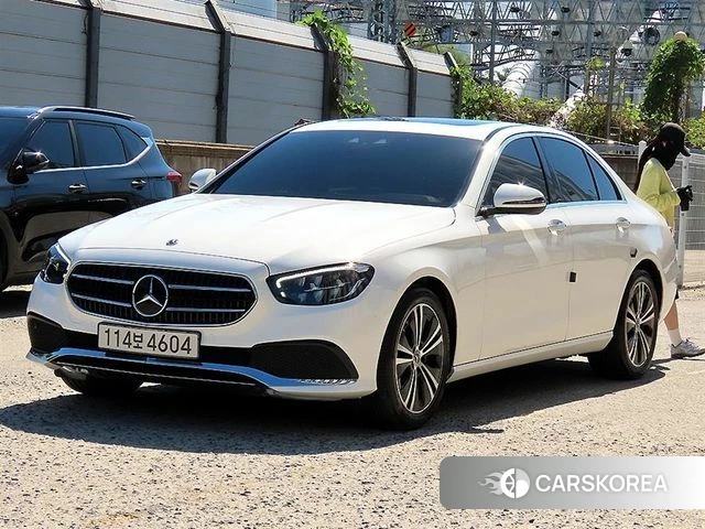 Mercedes-Benz E-Class W213 2021 Белый из Кореи