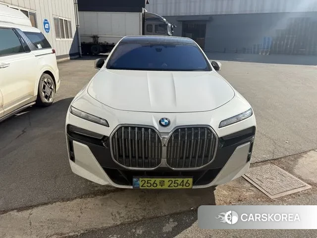 BMW 7 Series (G70) 2024 Белый из Кореи