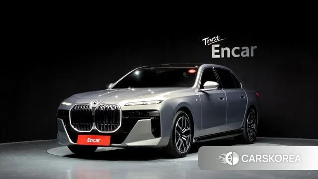 BMW 7 Series (G70) 2025 Песочный из Кореи