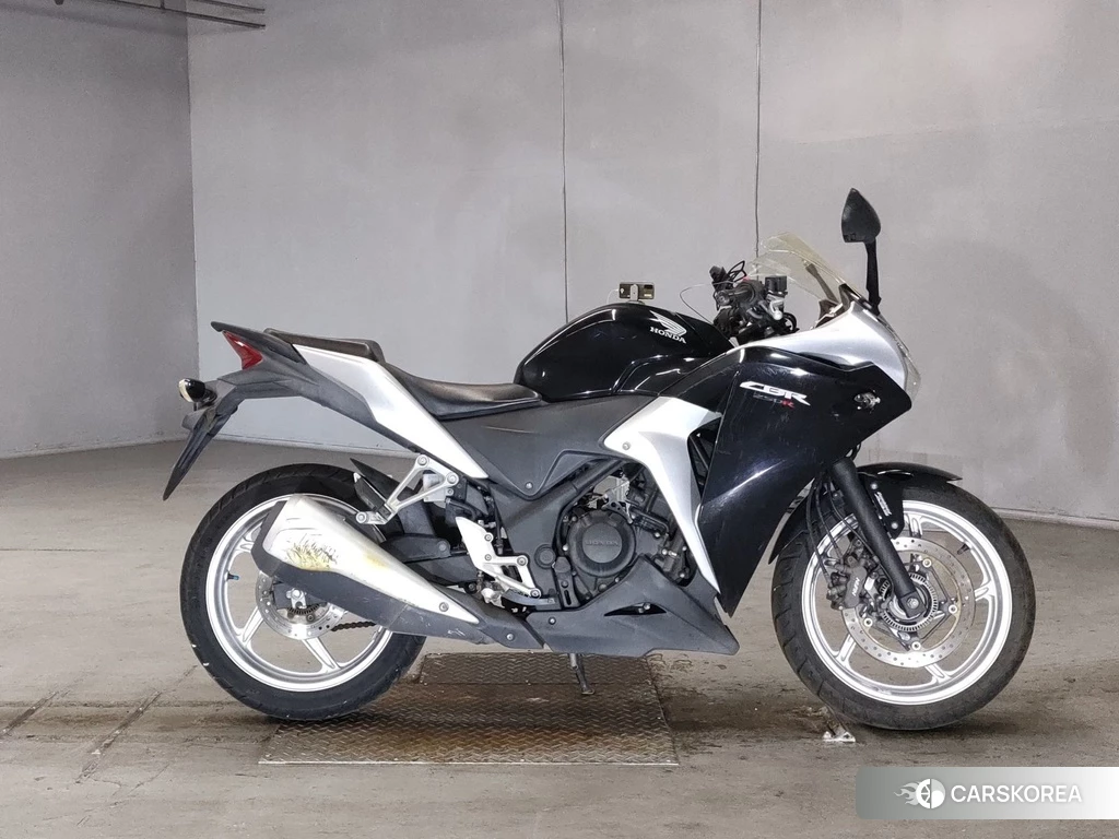 Проданный Honda CBR250R 2011 из Японии, фото 2