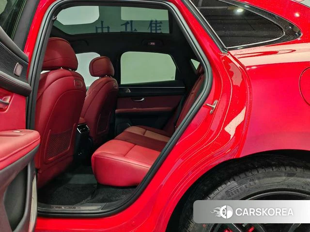 AITO Ask the world M5 2025 Красный из Китая