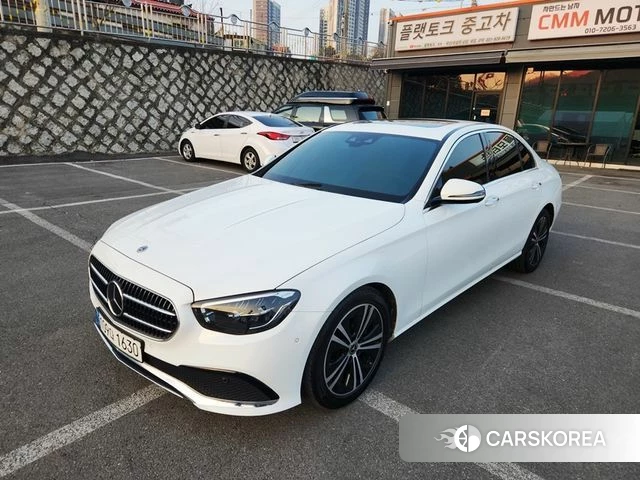 Mercedes-Benz E-Class W213 2021 Белый из Кореи