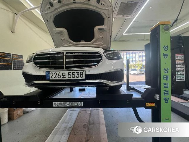 Mercedes-Benz E-Class W213 2021 Белый из Кореи