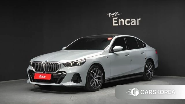 BMW 5 Series (G60) 2024 Серебристо-серый из Кореи