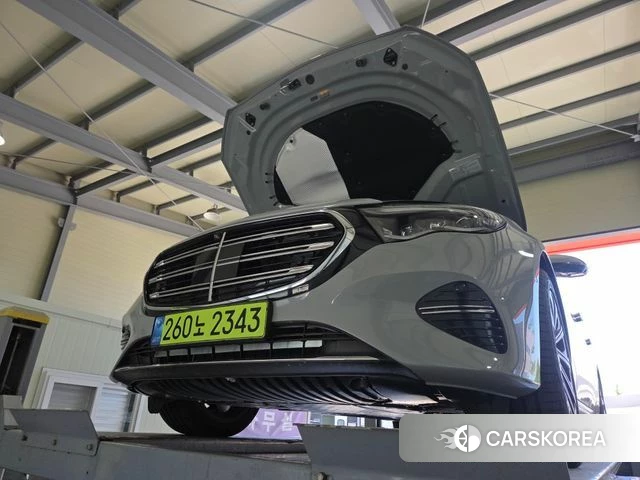 Mercedes-Benz E-Class W214 2025 Серебристо-серый из Кореи
