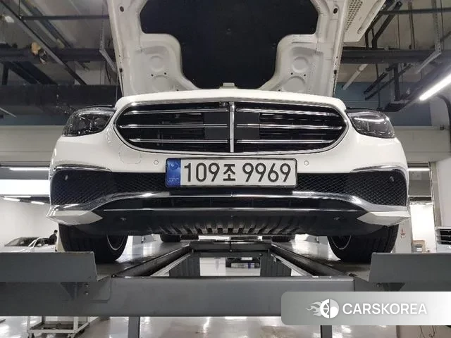 Mercedes-Benz E-Class W213 2022 Белый из Кореи