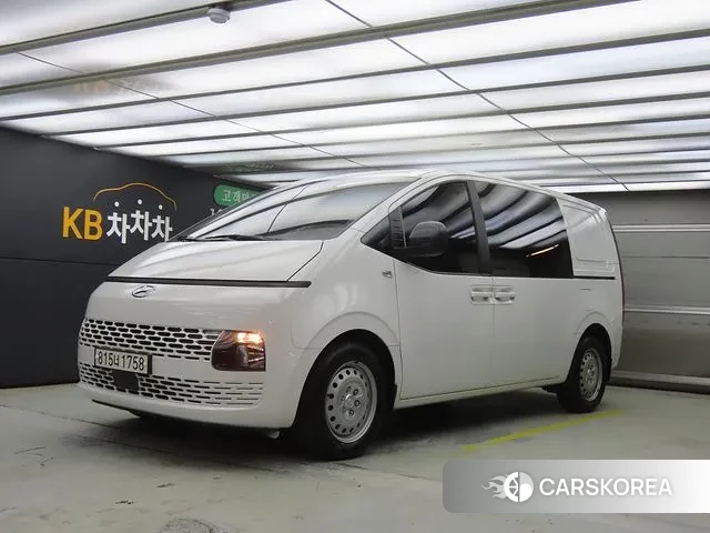 Hyundai Staria 2023 Белый из Кореи