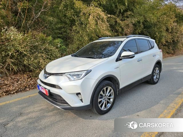 Toyota RAV4 2018 Белый из Кореи
