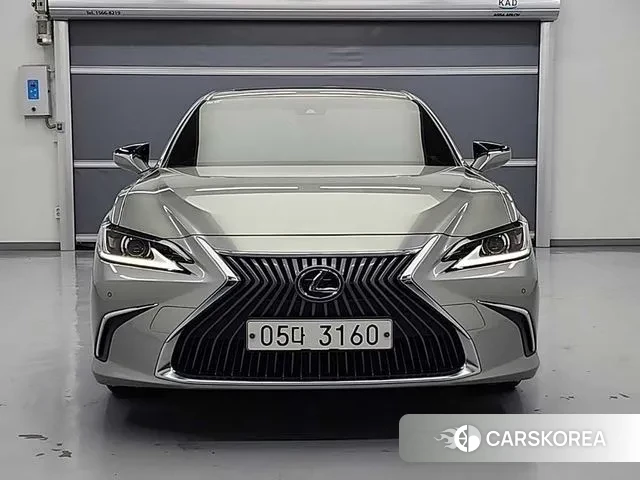 Lexus ES300h 7th generation 2018 Серебристо-серый из Кореи