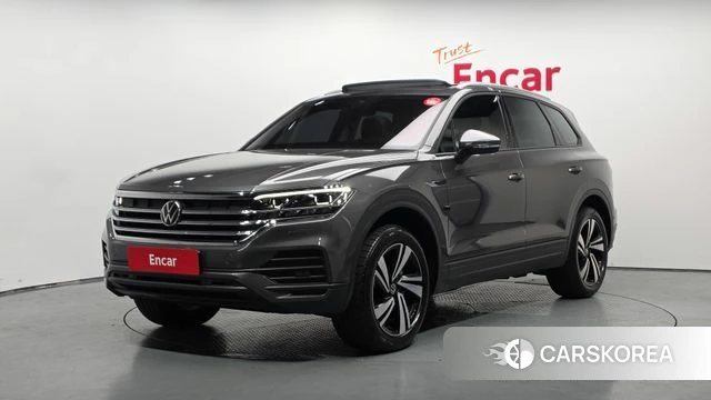 Volkswagen Touareg 3rd generation 2023 Серый из Кореи