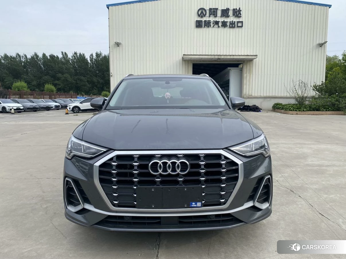 Audi Q3 2021 Темно-серый из Китая
