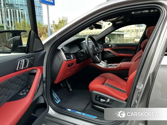 BMW X6 M 2023 Серебристо-серый из Китая