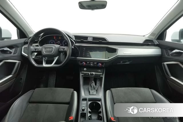 Audi Q3 2020 Белый из Китая