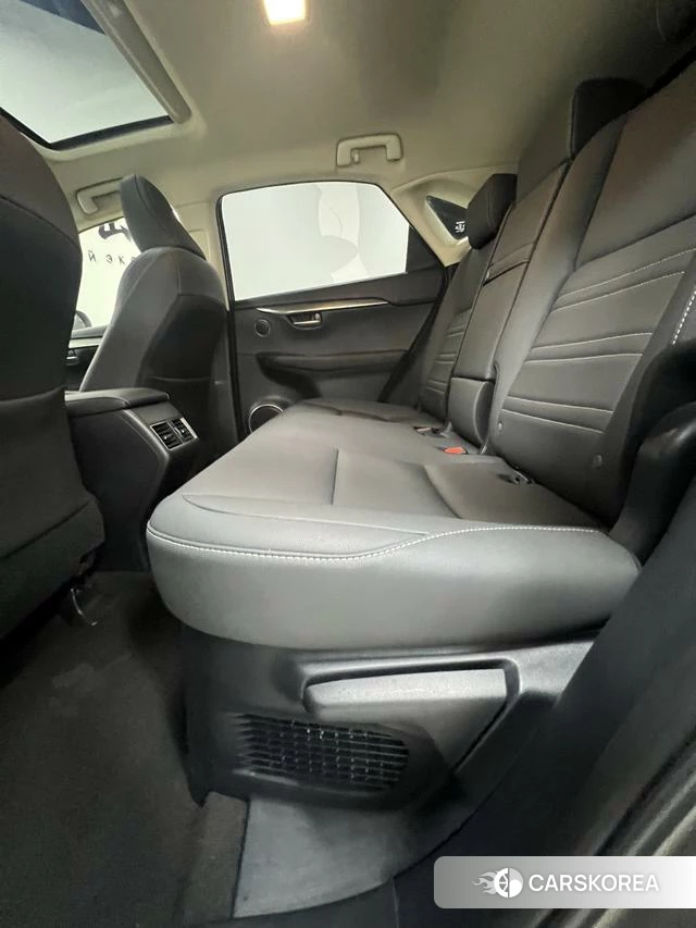 Lexus NX 2021 Серебристо-серый из Китая